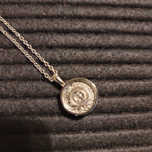 Swarovski Crystals Halo Necklace NWOT - Picture 2 of 7